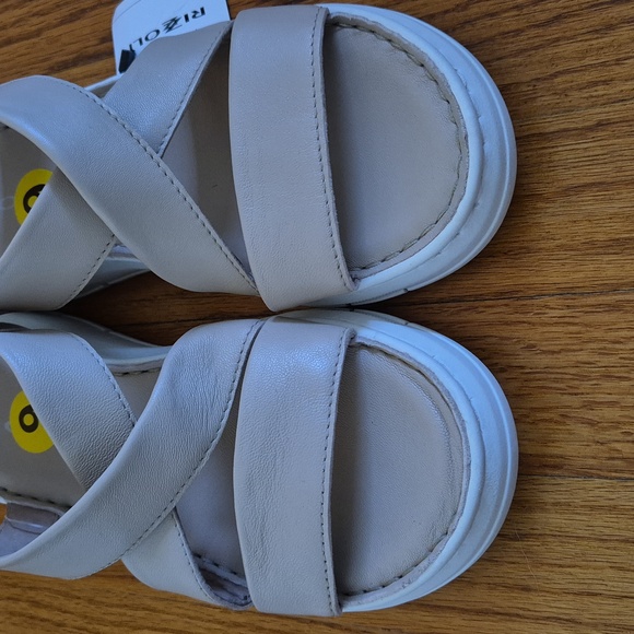 Rizoli Genuine Leather Women's Sandals,  size 9 NWOB - Picture 8 of 11